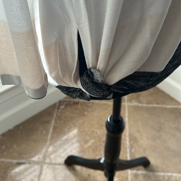 Lightweight sweater, never worn, excellent condition. - Picture 2 of 3